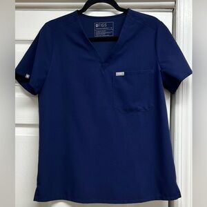 Figs small scrub top